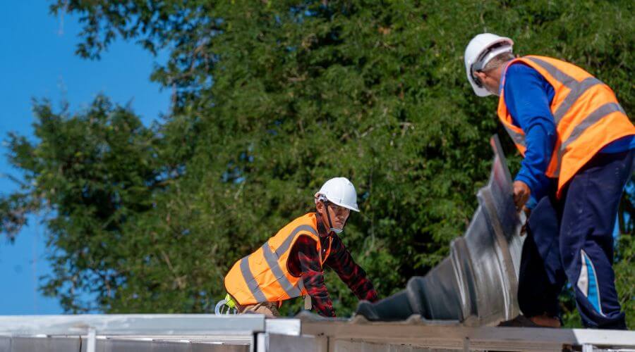 Roof maintenance in Hinton, IA
